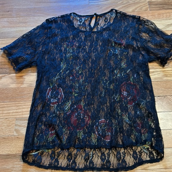 Gorgeous black lace embroidered top by Sundance. Size medium. Worn once. - Picture 4 of 6